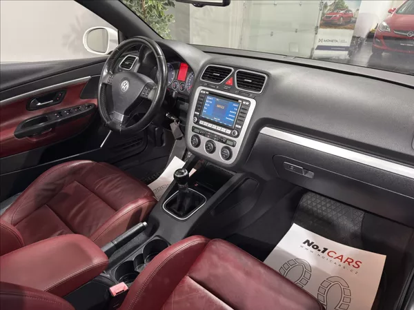 Volkswagen EOS 2,0 FSI ČERVENÁ KŮŽE BI-XEN - foto 16