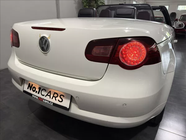 Volkswagen EOS 2,0 FSI ČERVENÁ KŮŽE BI-XEN - foto 21