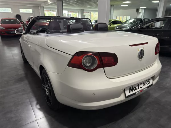 Volkswagen EOS 2,0 FSI ČERVENÁ KŮŽE BI-XEN - foto 4