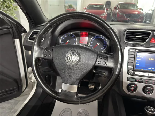 Volkswagen EOS 2,0 FSI ČERVENÁ KŮŽE BI-XEN - foto 9