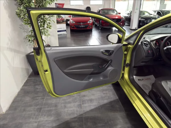 Seat Ibiza 1,4 i KLIMATIZACE PO STK - foto 6