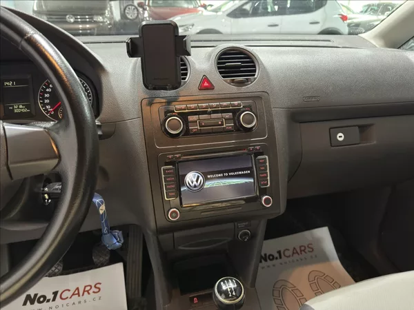 Volkswagen Caddy 1,6 TDI MAXI 7 MÍST SERVIS - foto 10