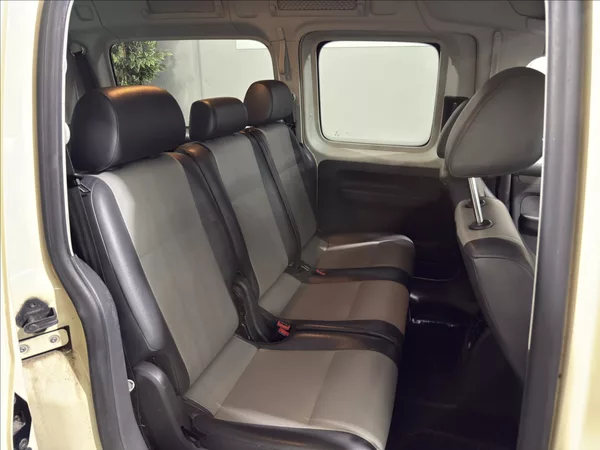 Volkswagen Caddy 1,6 TDI MAXI 7 MÍST SERVIS - foto 14