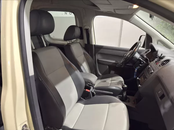Volkswagen Caddy 1,6 TDI MAXI 7 MÍST SERVIS - foto 15