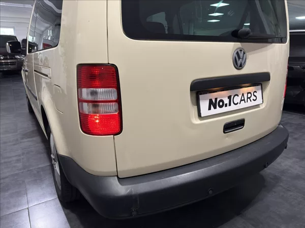 Volkswagen Caddy 1,6 TDI MAXI 7 MÍST SERVIS - foto 17
