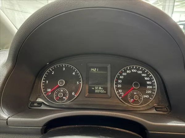 Volkswagen Caddy 1,6 TDI MAXI 7 MÍST SERVIS - foto 8