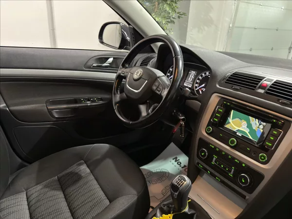 Škoda Octavia 1,4 TSI 90KW XENON ELEGENACE - foto 19