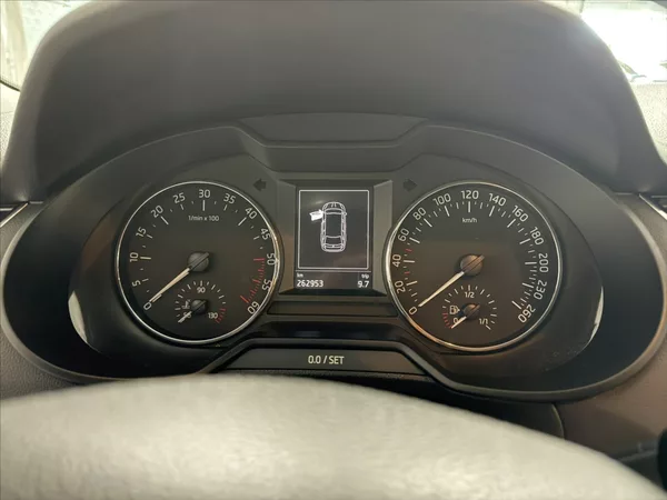 Škoda Octavia 1,6 TDI KEY-LESS TAŽNÉ ČR - foto 10