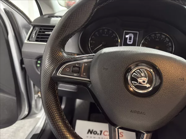 Škoda Octavia 1,6 TDI KEY-LESS TAŽNÉ ČR - foto 12