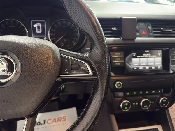 Škoda Octavia 1,6 TDI KEY-LESS TAŽNÉ ČR - foto 13