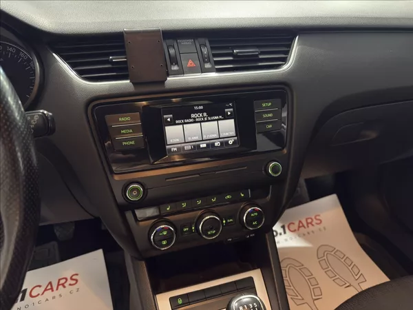 Škoda Octavia 1,6 TDI KEY-LESS TAŽNÉ ČR - foto 14