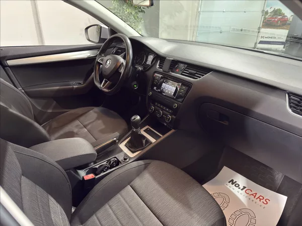 Škoda Octavia 1,6 TDI KEY-LESS TAŽNÉ ČR - foto 18