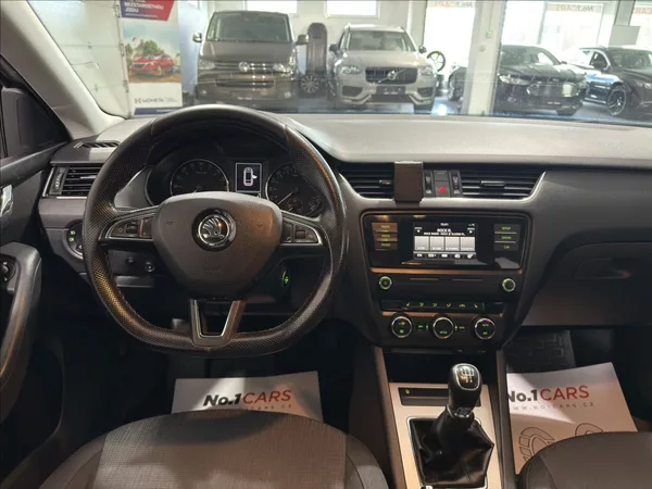 Škoda Octavia 1,6 TDI KEY-LESS TAŽNÉ ČR - foto 20