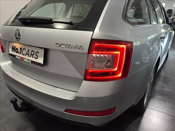 Škoda Octavia 1,6 TDI KEY-LESS TAŽNÉ ČR - foto 25