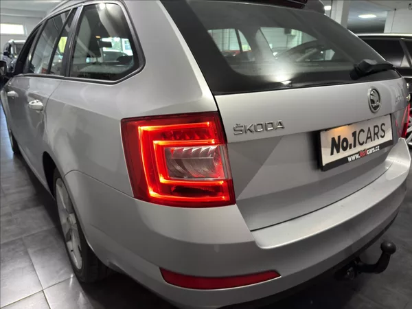 Škoda Octavia 1,6 TDI KEY-LESS TAŽNÉ ČR - foto 27
