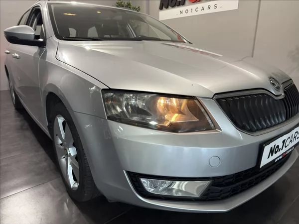 Škoda Octavia 1,6 TDI KEY-LESS TAŽNÉ ČR - foto 29