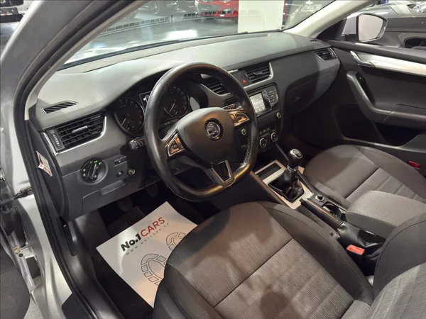 Škoda Octavia 1,6 TDI KEY-LESS TAŽNÉ ČR - foto 8