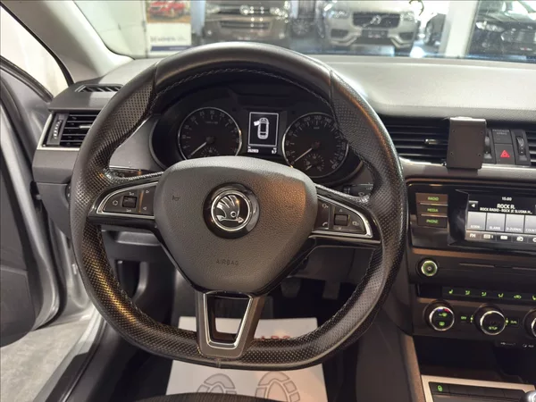 Škoda Octavia 1,6 TDI KEY-LESS TAŽNÉ ČR - foto 9