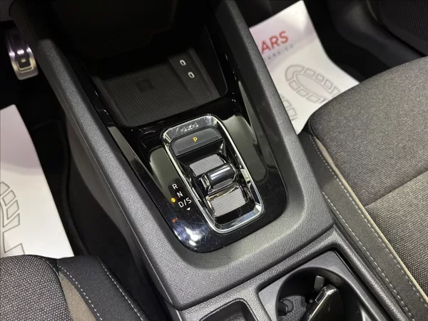 Škoda Octavia 2,0 TDI SCOUT 4X4 110KW HEAD - foto 19