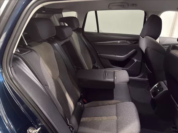 Škoda Octavia 2,0 TDI SCOUT 4X4 110KW HEAD - foto 25