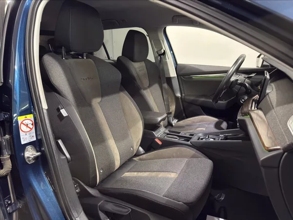 Škoda Octavia 2,0 TDI SCOUT 4X4 110KW HEAD - foto 26
