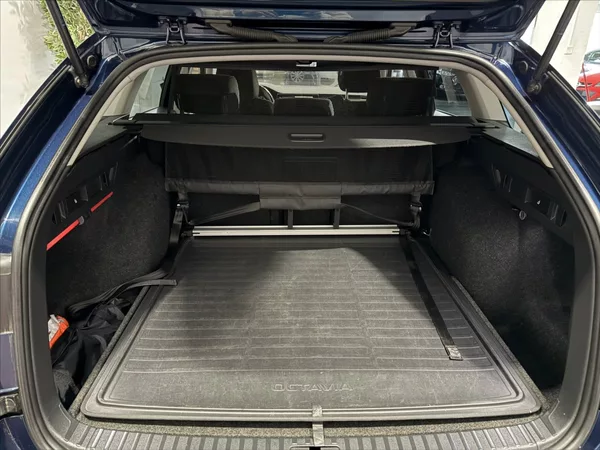 Škoda Octavia 2,0 TDI SCOUT 4X4 110KW HEAD - foto 27