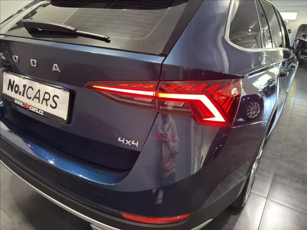 Škoda Octavia 2,0 TDI SCOUT 4X4 110KW HEAD - foto 28