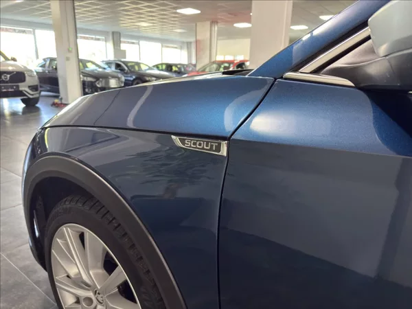Škoda Octavia 2,0 TDI SCOUT 4X4 110KW HEAD - foto 31