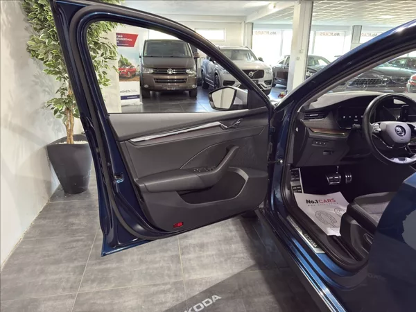 Škoda Octavia 2,0 TDI SCOUT 4X4 110KW HEAD - foto 6