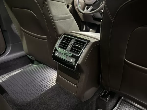 Škoda Superb 2,0 TDI DSG 4X4 140KW L&K - foto 29