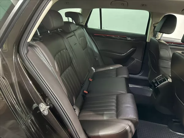 Škoda Superb 2,0 TDI DSG 4X4 140KW L&K - foto 30