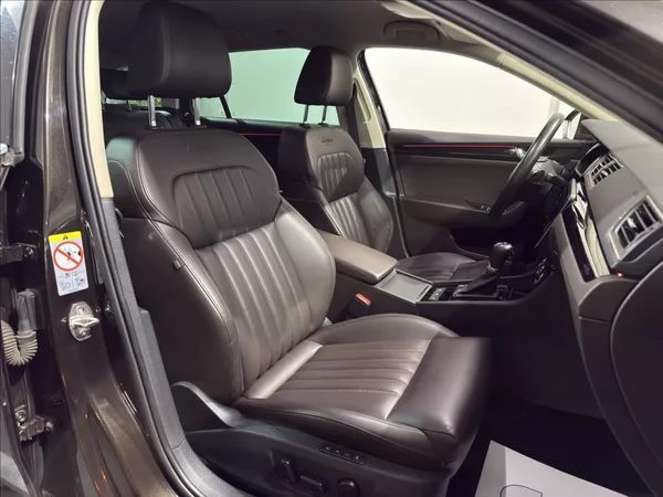 Škoda Superb 2,0 TDI DSG 4X4 140KW L&K - foto 31