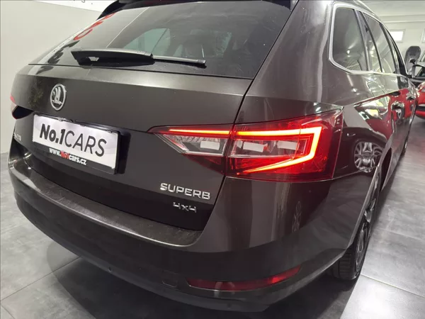 Škoda Superb 2,0 TDI DSG 4X4 140KW L&K - foto 34