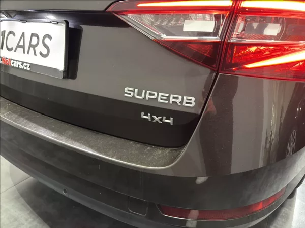 Škoda Superb 2,0 TDI DSG 4X4 140KW L&K - foto 35
