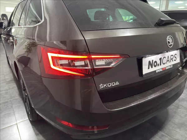 Škoda Superb 2,0 TDI DSG 4X4 140KW L&K - foto 36