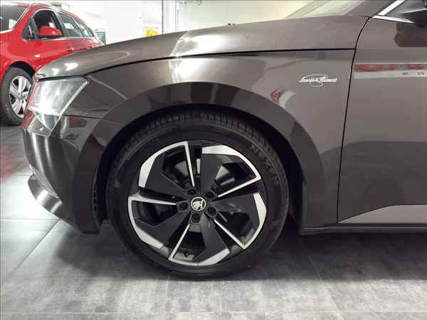 Škoda Superb 2,0 TDI DSG 4X4 140KW L&K - foto 37
