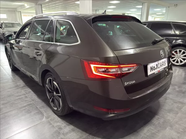 Škoda Superb 2,0 TDI DSG 4X4 140KW L&K - foto 4