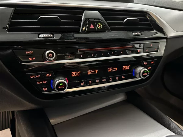 BMW Řada 5 2,0 530E PLUG-IN FULL LED TO - foto 15