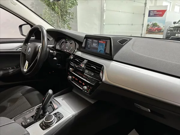 BMW Řada 5 2,0 530E PLUG-IN FULL LED TO - foto 17