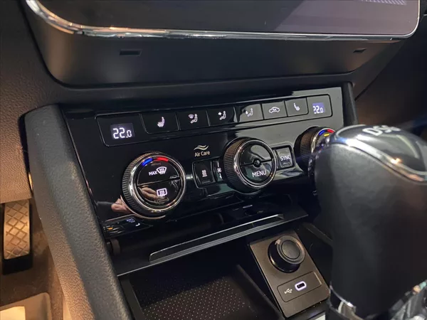 Škoda Superb 1,4 TSI iV DSG LED 1.MAJ ČR - foto 13