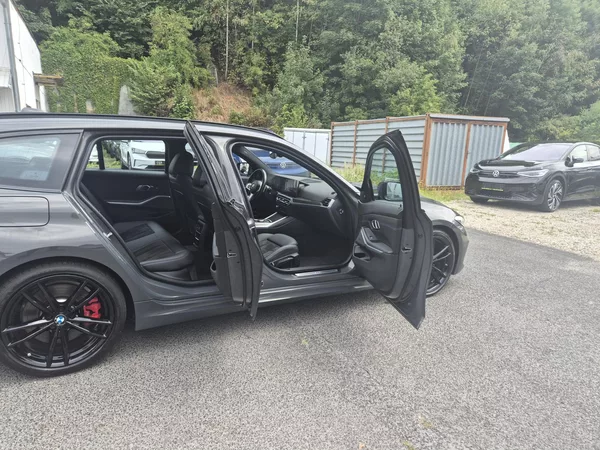 BMW Řada 3 TOURING 330D M SPORT 210kw 19A - foto 17