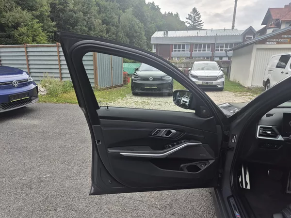 BMW Řada 3 TOURING 330D M SPORT 210kw 19A - foto 37