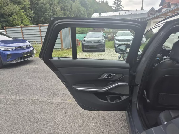 BMW Řada 3 TOURING 330D M SPORT 210kw 19A - foto 38