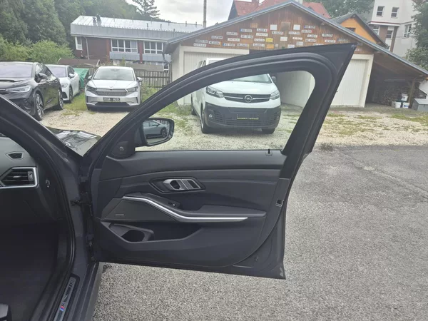 BMW Řada 3 TOURING 330D M SPORT 210kw 19A - foto 40