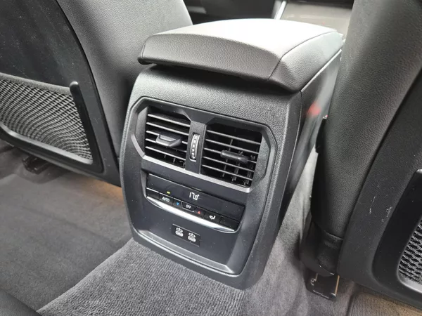 BMW Řada 3 TOURING 330D M SPORT 210kw 19A - foto 44