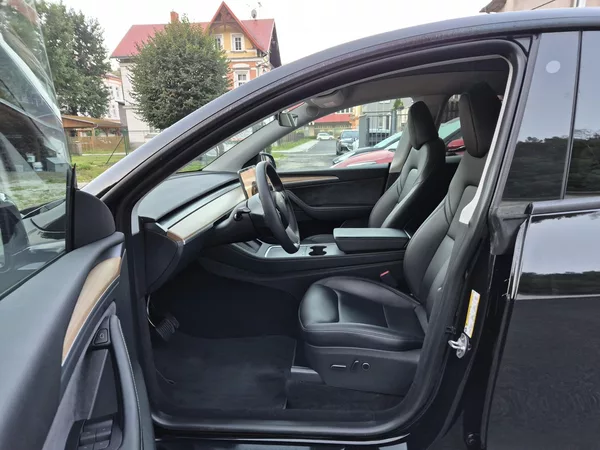 Tesla Model Y RWD 235kw 95,3 % - foto 11