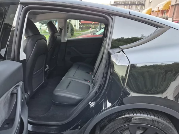 Tesla Model Y RWD 235kw 95,3 % - foto 12