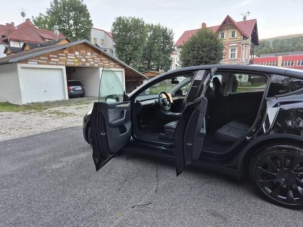 Tesla Model Y RWD 235kw 95,3 % - foto 13