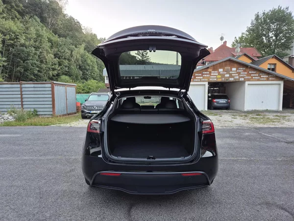 Tesla Model Y RWD 235kw 95,3 % - foto 14