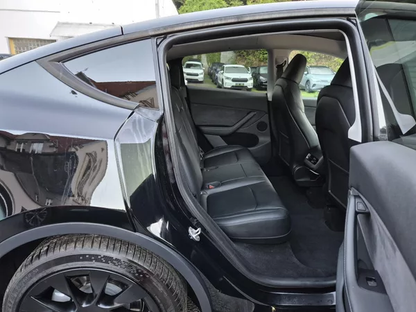 Tesla Model Y RWD 235kw 95,3 % - foto 15